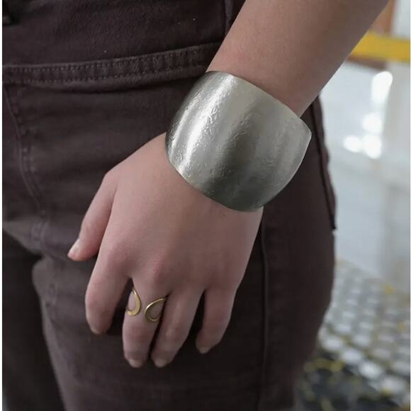 Silver Cabochon Cuff - Picture 3 of 3